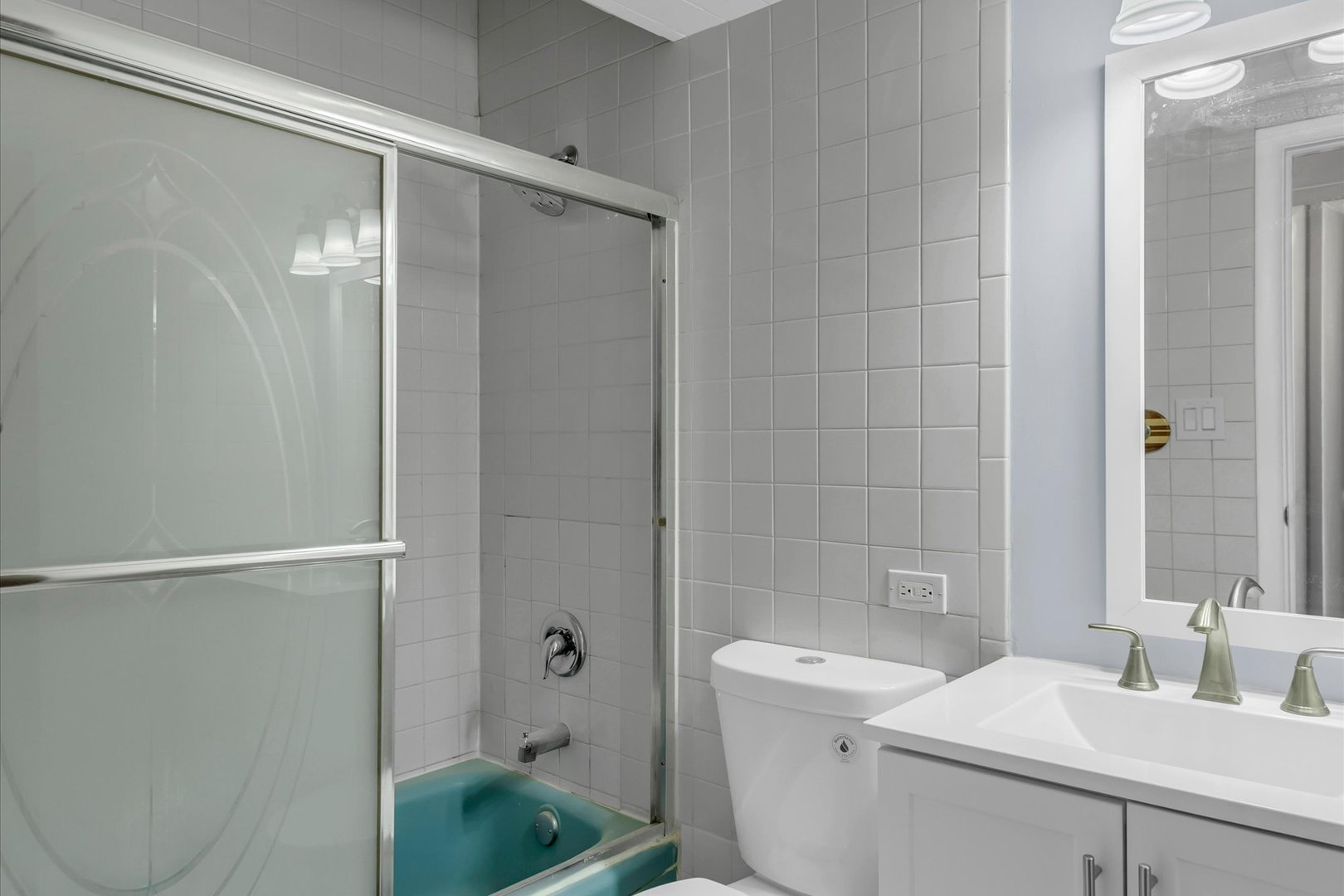 465 Washington Boulevard Hoffman Estates, IL 60169 - Photo 11 of 26 a bathroom with a sink a toilet and shower