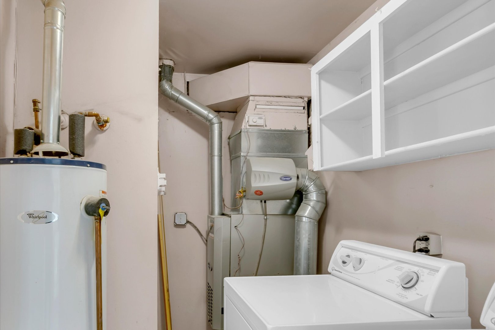 465 Washington Boulevard Hoffman Estates, IL 60169 - Photo 13 of 26 a bathroom with a sink and toilet