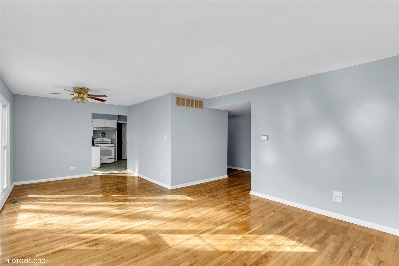 465 Washington Boulevard Hoffman Estates, IL 60169 - Photo 18 of 26 a view of empty room with wooden floor