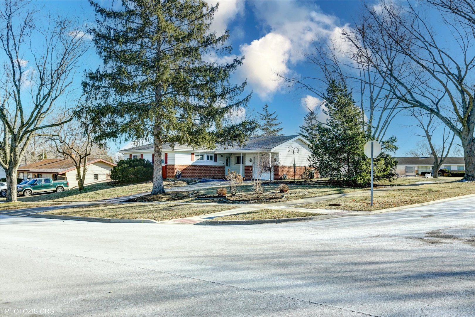 465 Washington Boulevard Hoffman Estates, IL 60169 - Photo 21 of 26 a view of street with houses