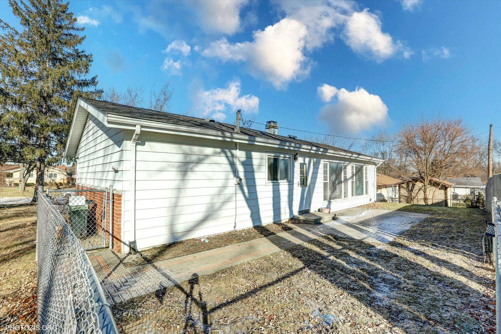 465 Washington Boulevard Hoffman Estates, IL 60169 - Photo 22 of 26 a view of a backyard with sitting area