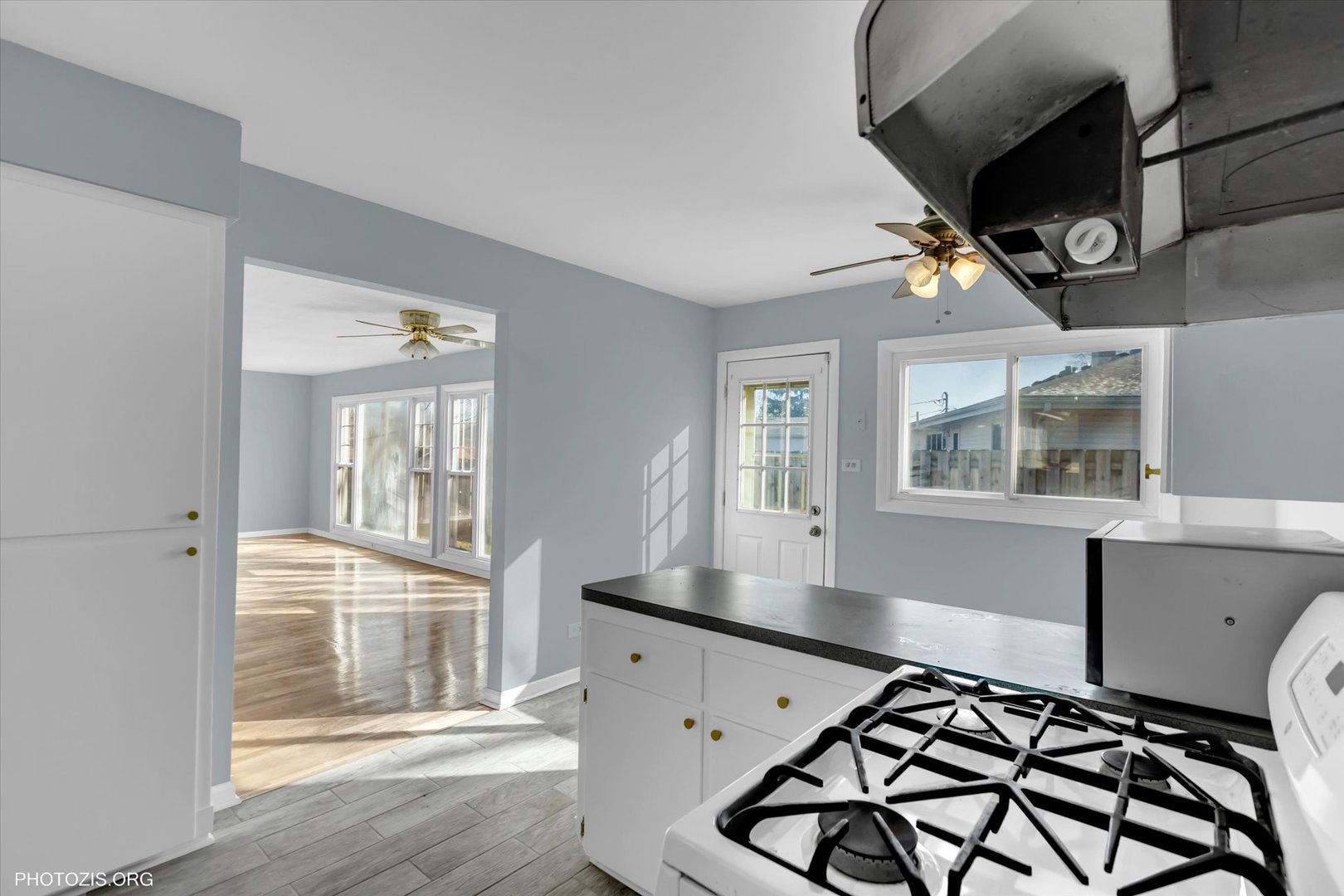 465 Washington Boulevard Hoffman Estates, IL 60169 - Photo 4 of 26 a hallway with a stove a sink and a window