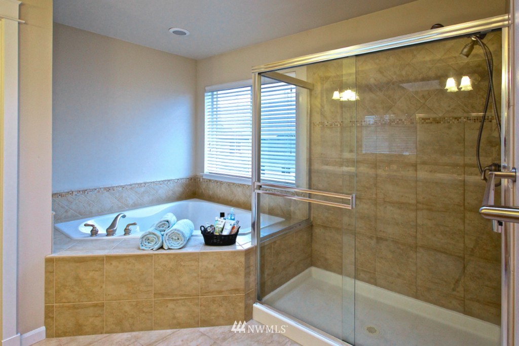 21926 41st Avenue Southeast Bothell, WA 98021 - Photo 16 of 25