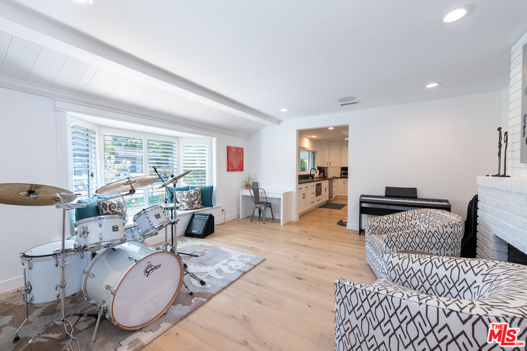 17149 McCormick Street Encino, CA 91316 - Photo 11 of 61