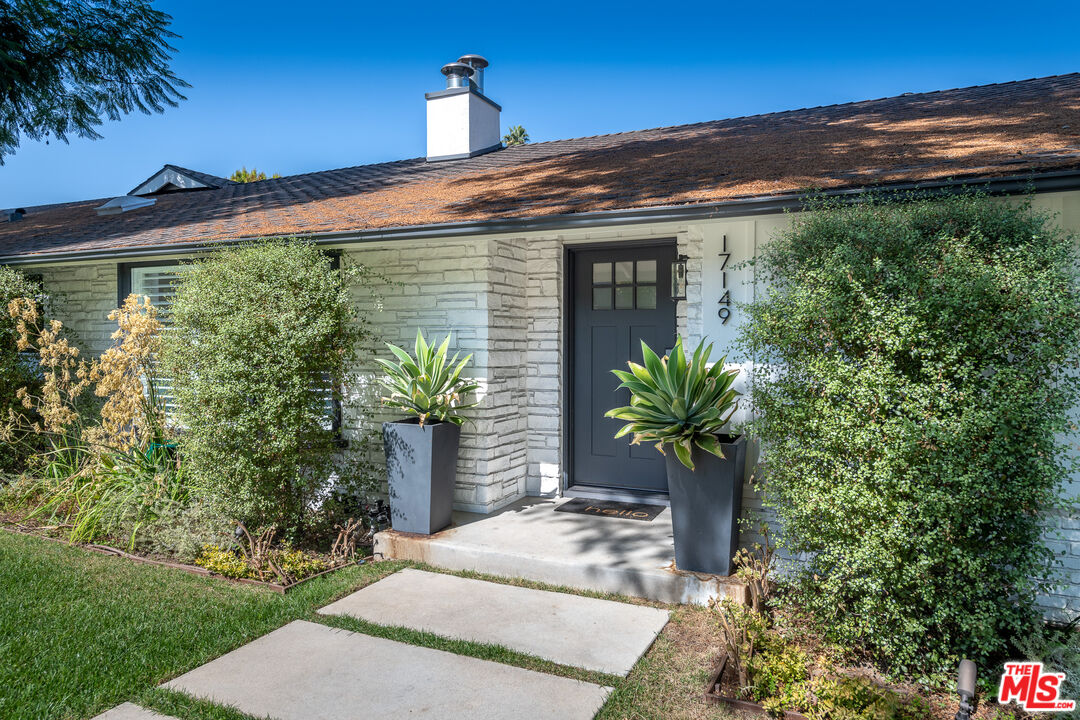 17149 McCormick Street Encino, CA 91316 - Photo 8 of 61