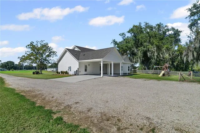 $402,000 | 13693 Highway 23, Belle Chasse, LA 70037