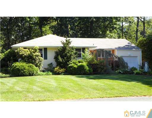 417 Huff Road North Brunswick, NJ 08902 - Photo 1 of 18 Gallery Image 1