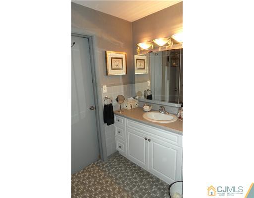 417 Huff Road North Brunswick, NJ 08902 - Photo 11 of 18 Gallery Image 11
