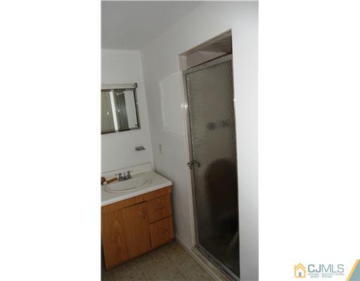 417 Huff Road North Brunswick, NJ 08902 - Photo 15 of 18 Gallery Image 15