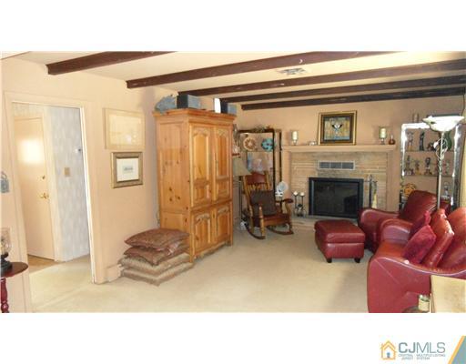 417 Huff Road North Brunswick, NJ 08902 - Photo 3 of 18 Gallery Image 3