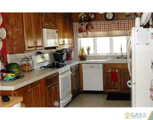 417 Huff Road North Brunswick, NJ 08902 - Photo 5 of 18 Gallery Image 5