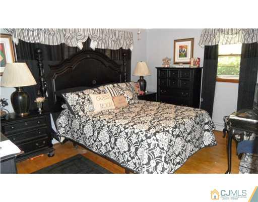 417 Huff Road North Brunswick, NJ 08902 - Photo 8 of 18 Gallery Image 8