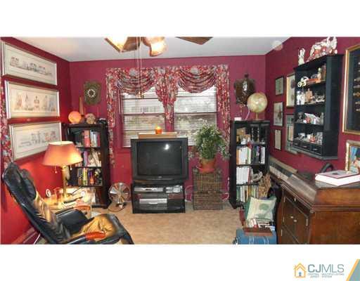 417 Huff Road North Brunswick, NJ 08902 - Photo 9 of 18 Gallery Image 9
