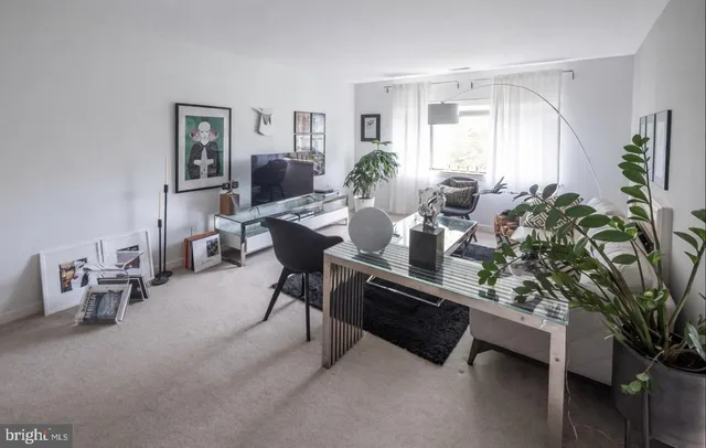 $2,450 | 11500 Fairway Drive, Unit 402, Reston, VA 20190