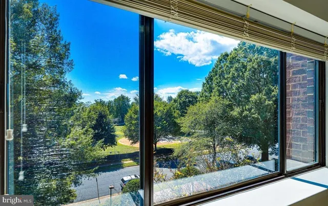 $2,450 | 11500 Fairway Drive, Unit 402, Reston, VA 20190