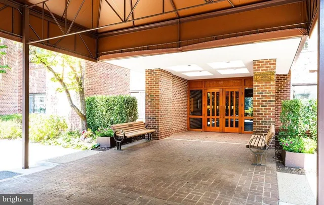 $2,450 | 11500 Fairway Drive, Unit 402, Reston, VA 20190