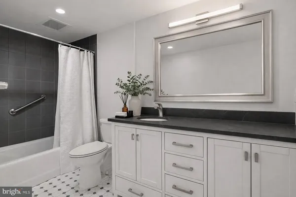 $2,250 | 11500 Fairway Drive, Unit 402, Reston, VA 20190