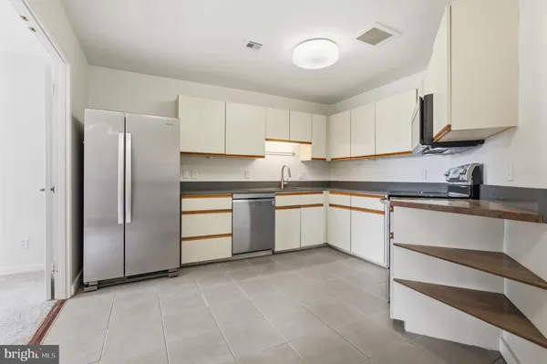 $2,250 | 11500 Fairway Drive, Unit 402, Reston, VA 20190