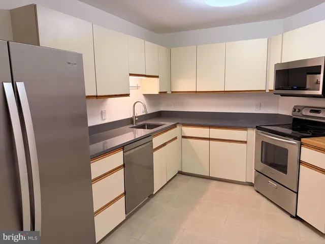 $2,450 | 11500 Fairway Drive, Unit 402, Reston, VA 20190