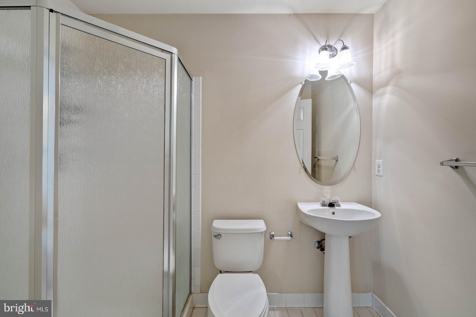 47742 Warwickshire Terrace Sterling, VA 20165 - Photo 12 of 88 Full Bath