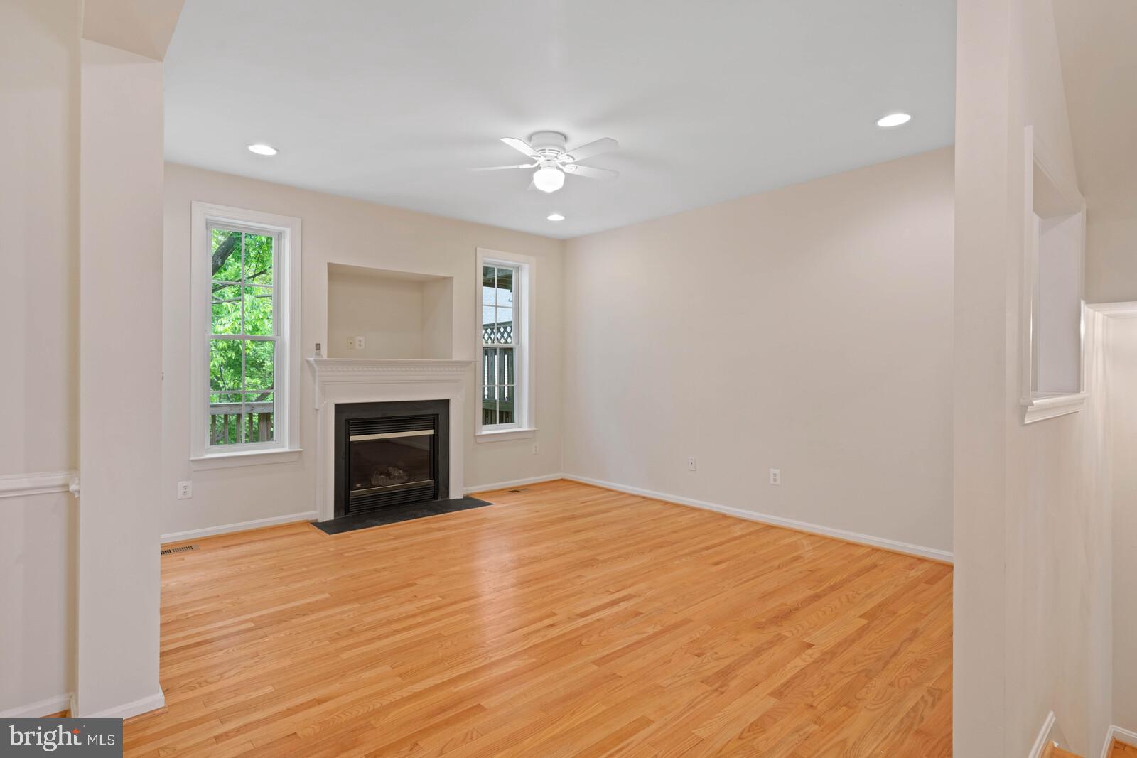 47742 Warwickshire Terrace Sterling, VA 20165 - Photo 13 of 88 2nd Floor Living Room