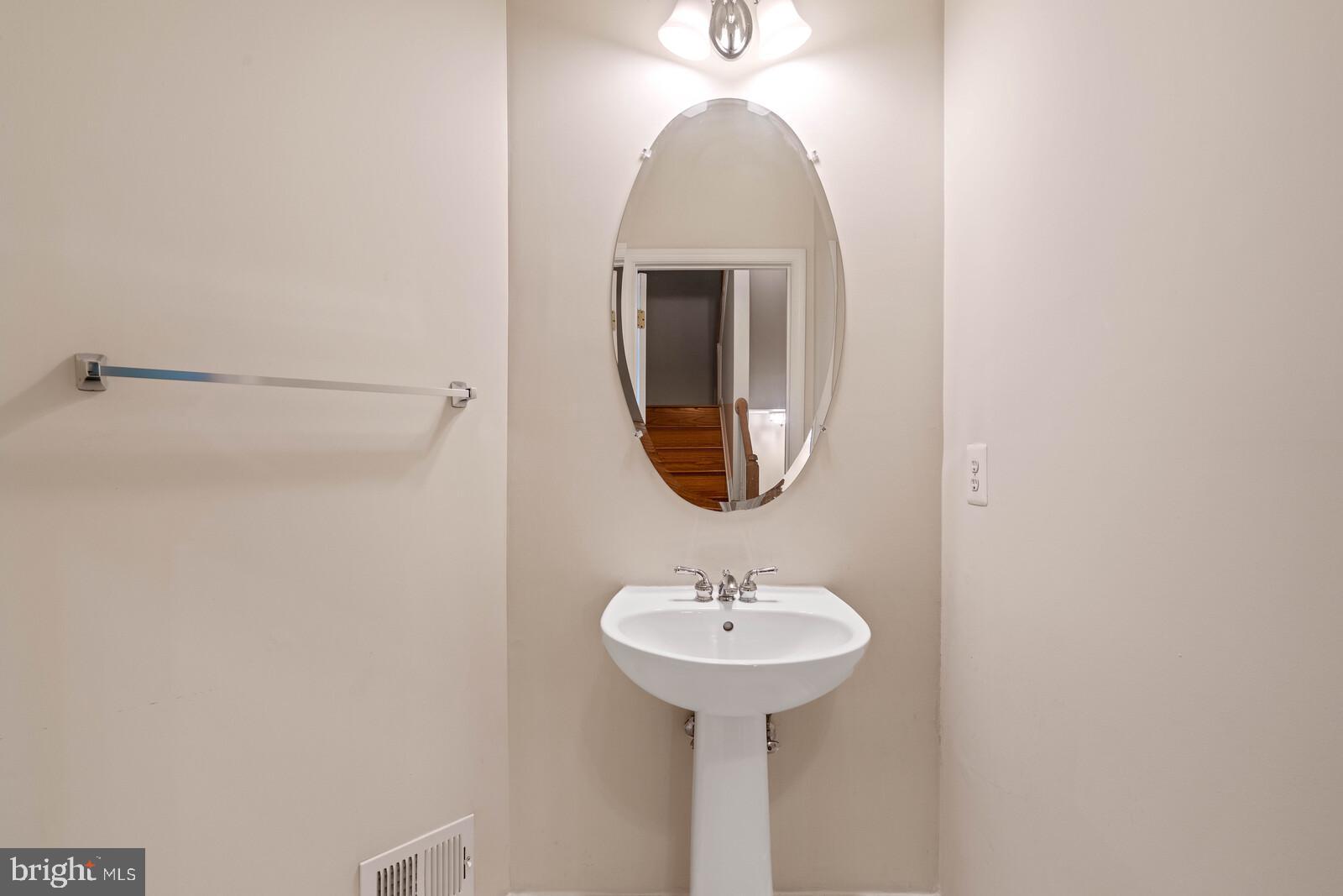 47742 Warwickshire Terrace Sterling, VA 20165 - Photo 25 of 88 Powder Room