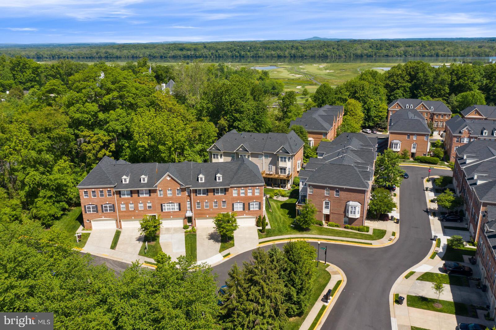 47742 Warwickshire Terrace Sterling, VA 20165 - Photo 4 of 88