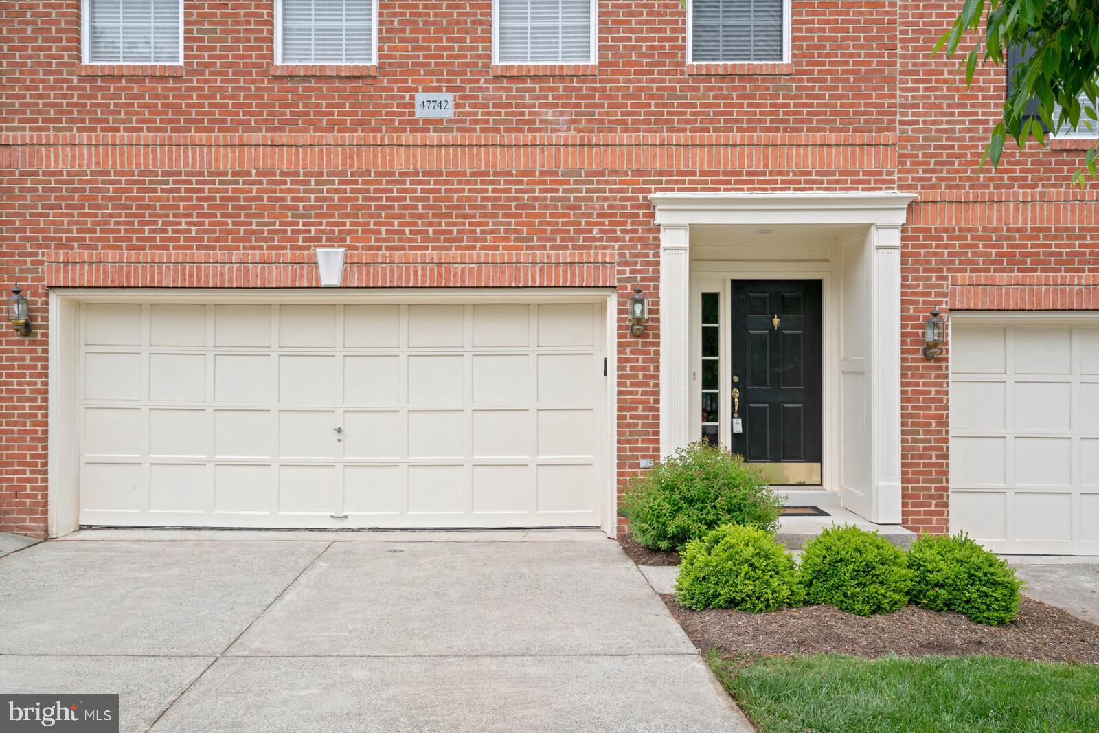47742 Warwickshire Terrace Sterling, VA 20165 - Photo 6 of 88 Covered Entrance