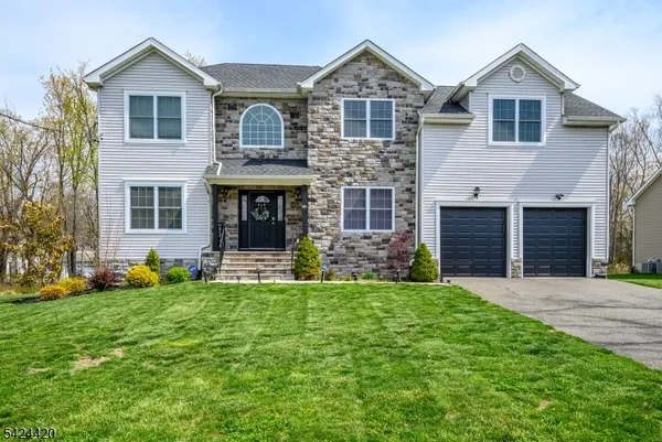 $965,000 | 32 Pleasant Plains Road, Franklin Park, NJ 08823
