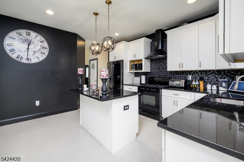 32 Pleasant Plains Road Franklin Park, NJ 08823 - Photo 6 of 23