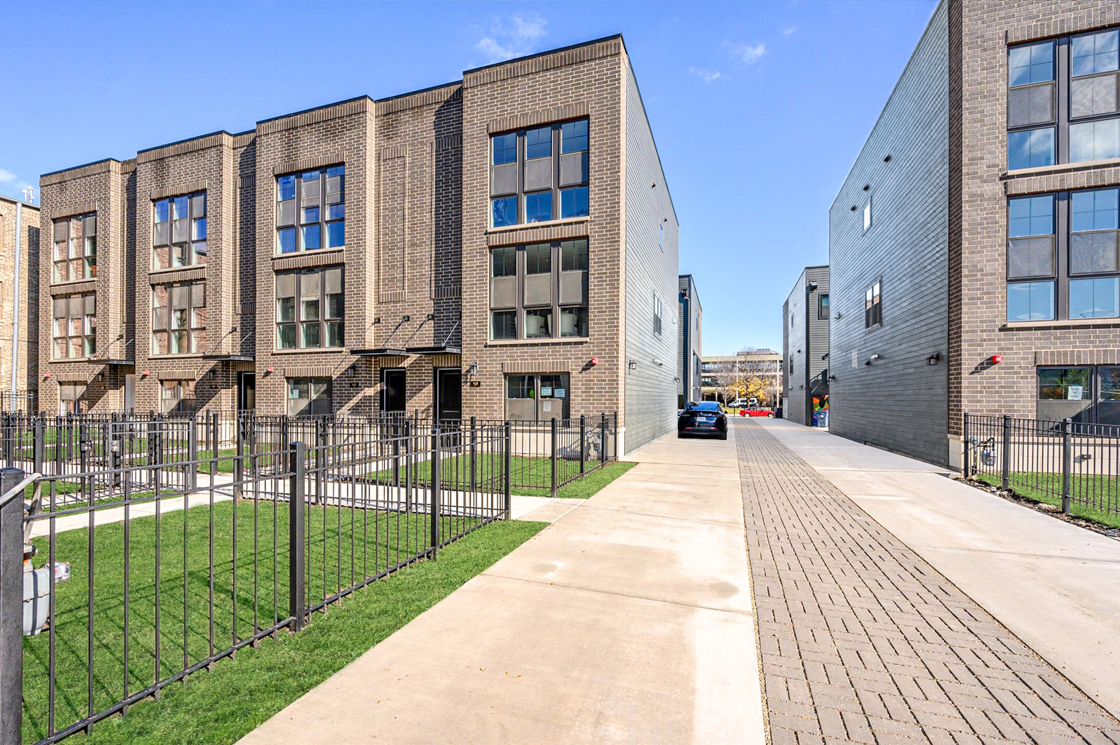 4438 South Drexel Boulevard, Unit D Chicago, IL 60653 - Photo 1 of 29 a view of a building with a outdoor space