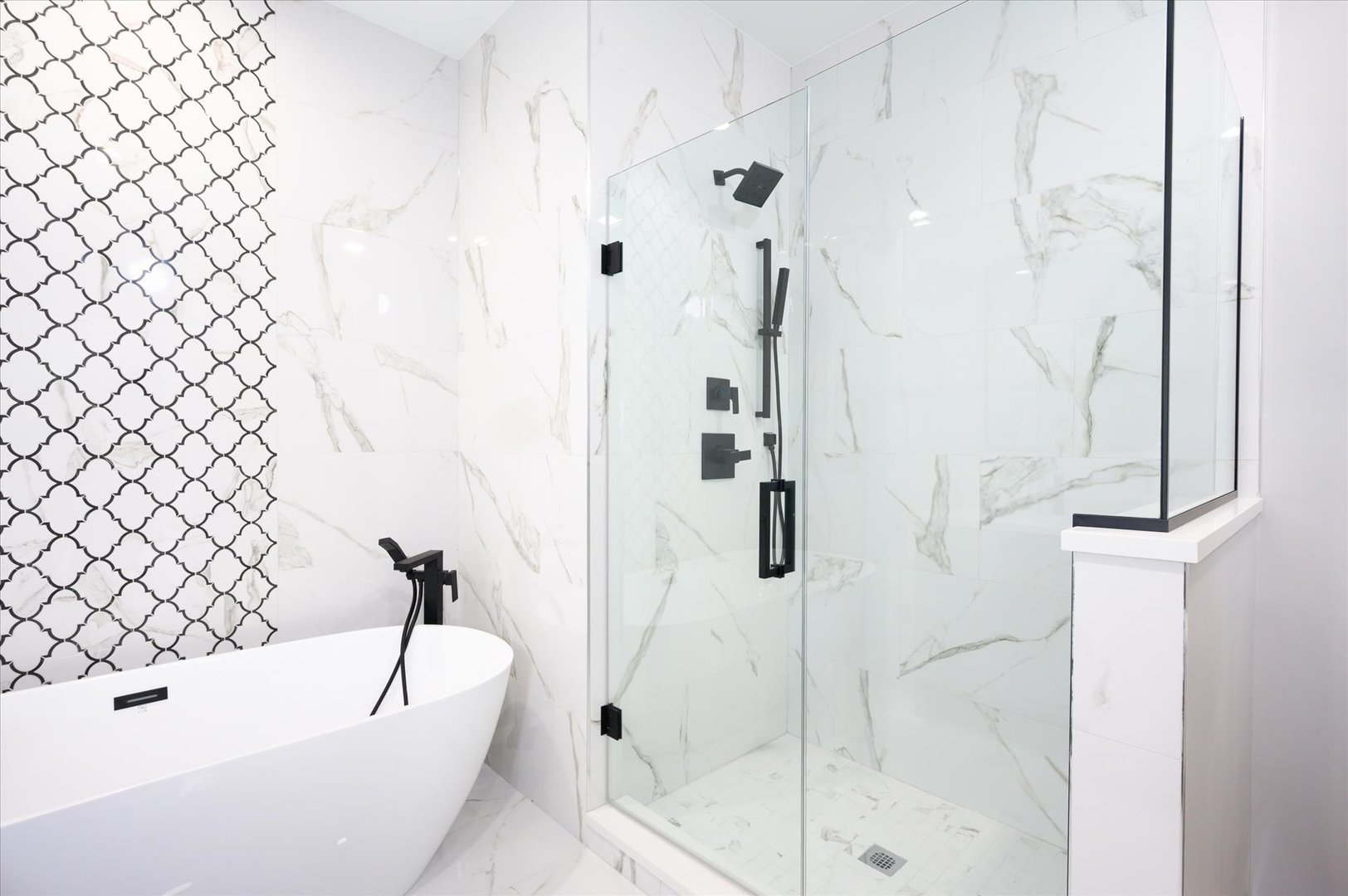 4438 South Drexel Boulevard, Unit D Chicago, IL 60653 - Photo 4 of 29 a bathroom with a bathtub and shower