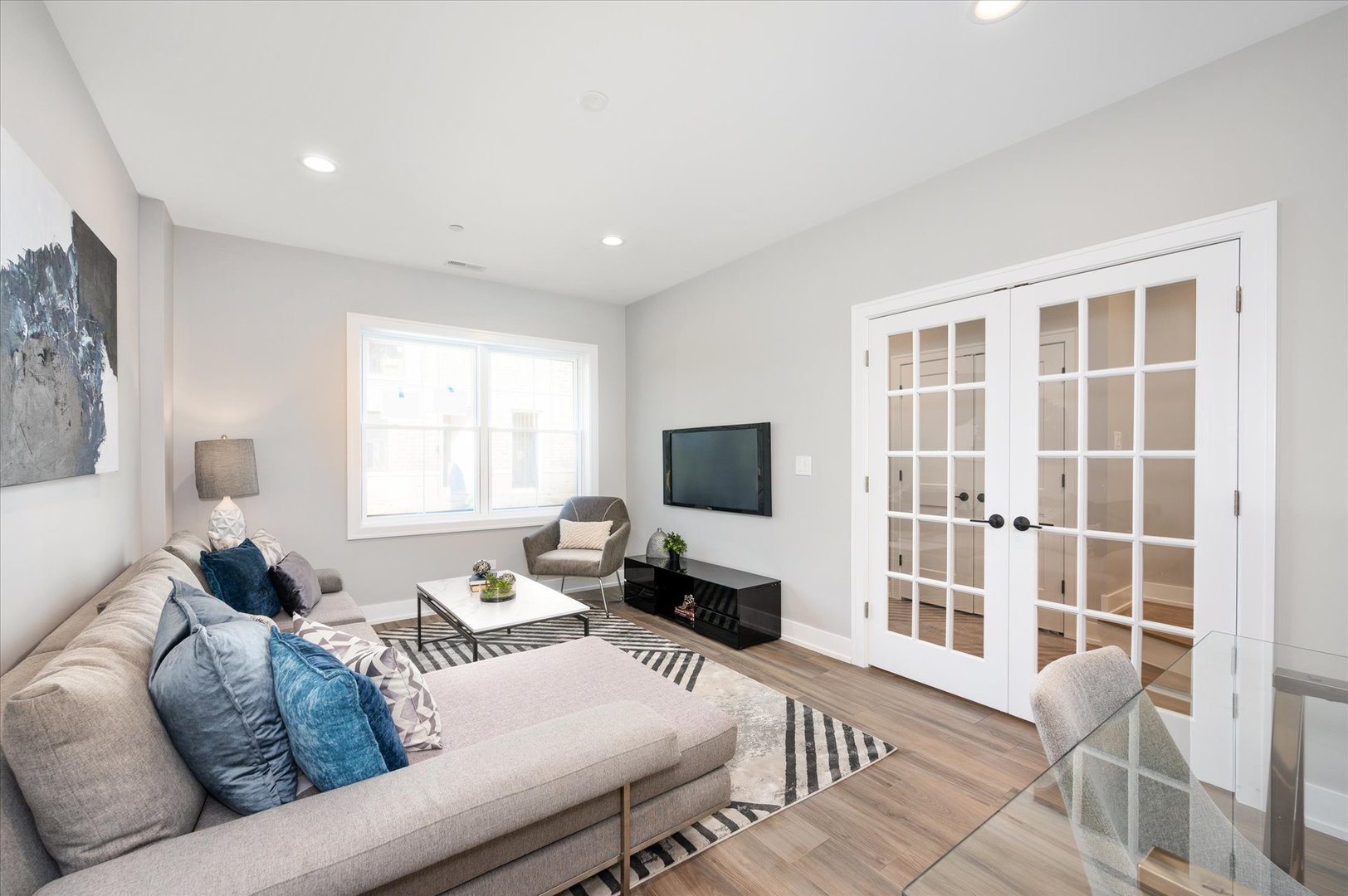 4438 South Drexel Boulevard, Unit D Chicago, IL 60653 - Photo 6 of 29 a living room with furniture a flat screen tv and a window