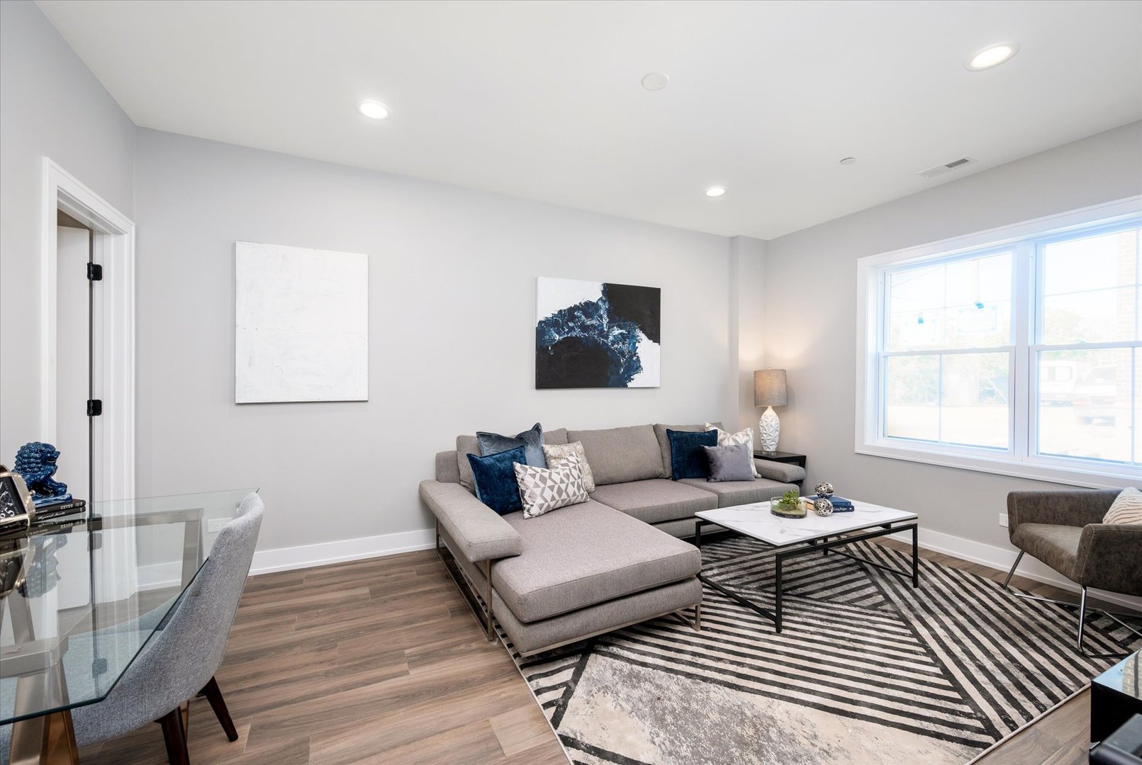 4438 South Drexel Boulevard, Unit D Chicago, IL 60653 - Photo 7 of 29 a living room with furniture and a window