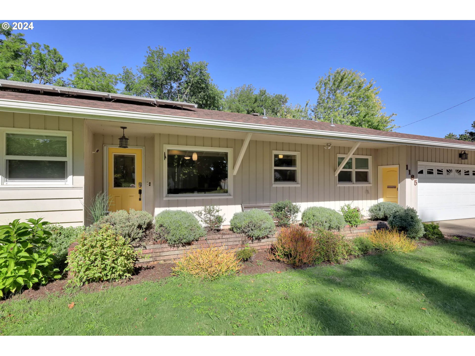 1185 Buff Way Eugene, OR 97401 - Photo 3 of 44 Gallery Image 3