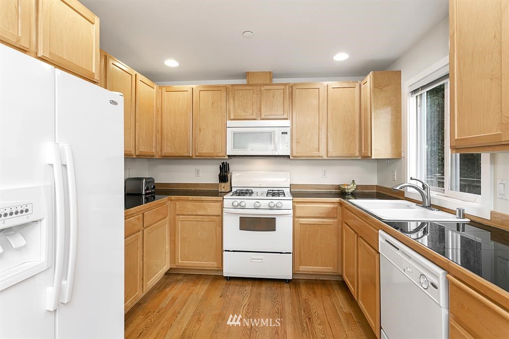 16230 3rd Avenue Southeast, Unit B1 Bothell, WA 98012 - Photo 8 of 19 Gallery Image 8