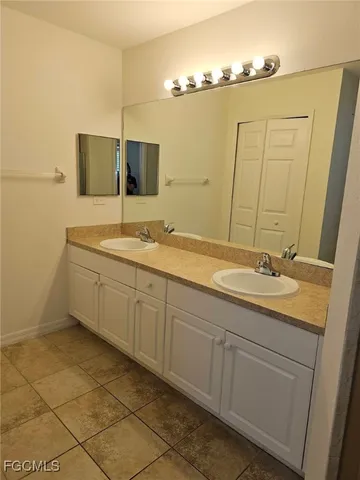 $1,700 | 1900 Northwest 33rd Avenue, Cape Coral, FL 33993