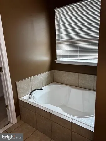 $3,300 | 5546 Capital Gateway Drive, Unit 396, Suitland, MD 20746