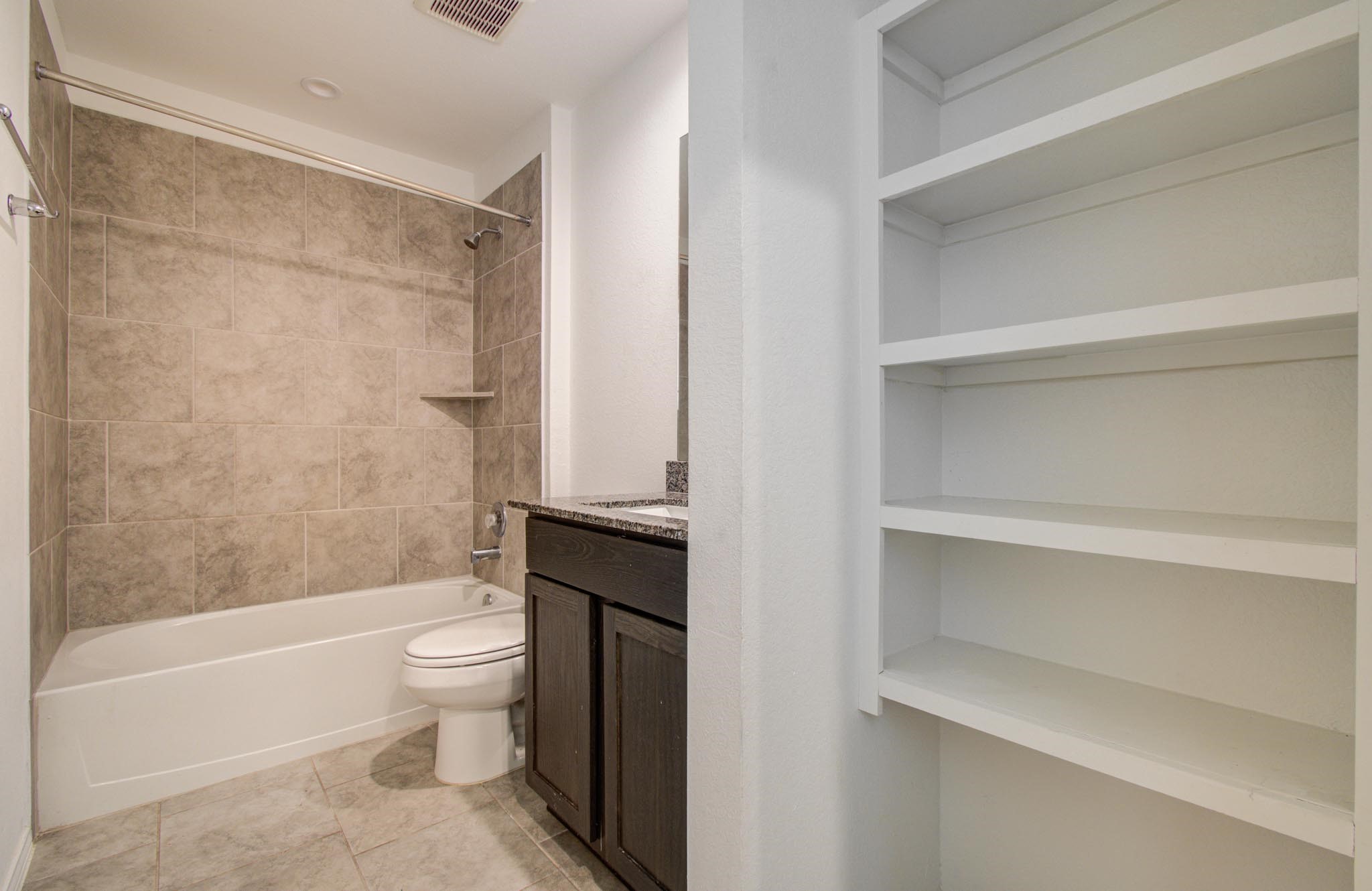 7527 Cynomys Court Rosharon, TX 77583 - Photo 8 of 29 Bathroom 1