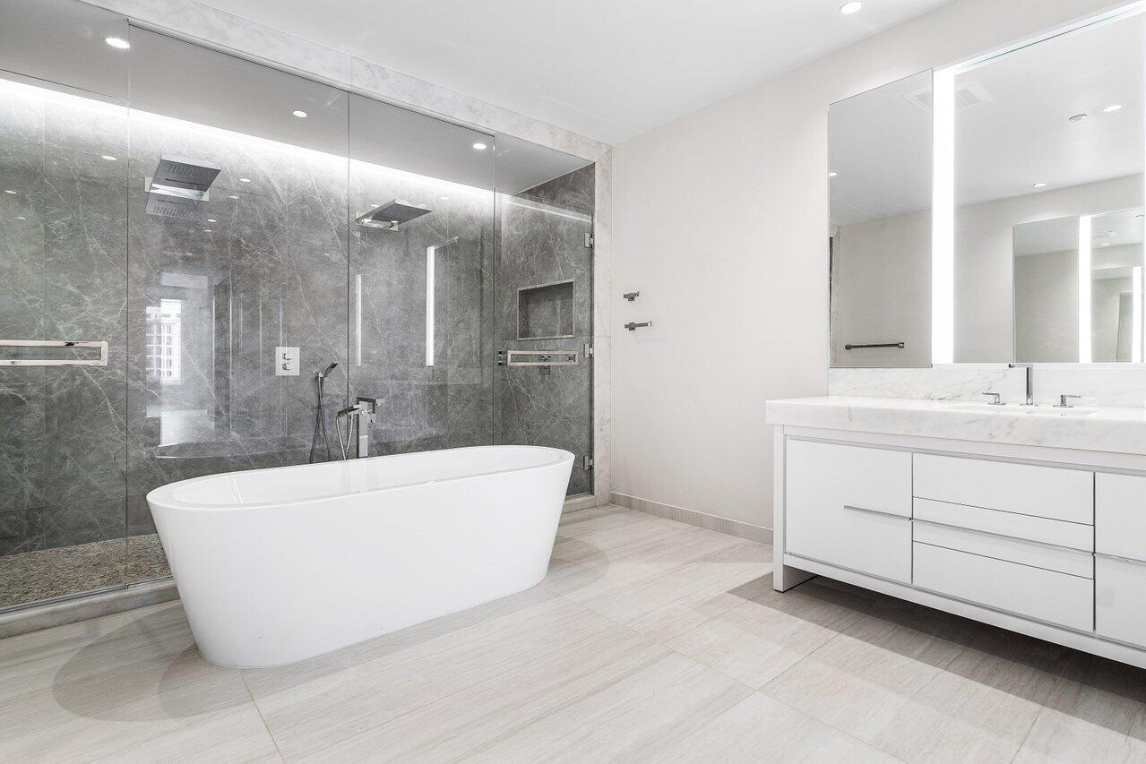 200 Southeast Mizner Boulevard, Unit 514 Boca Raton, FL 33432 - Photo 17 of 74 Primary Suite