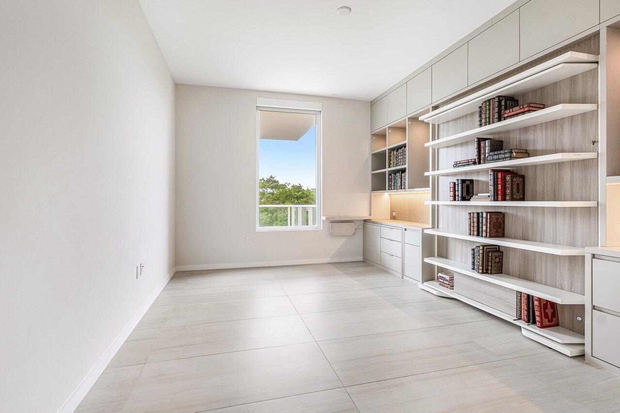 200 Southeast Mizner Boulevard, Unit 514 Boca Raton, FL 33432 - Photo 19 of 74 Guest Bedroom