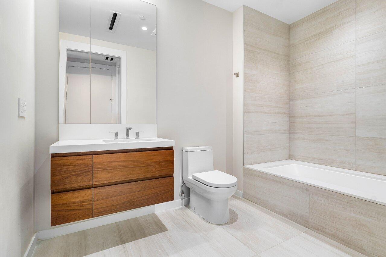 200 Southeast Mizner Boulevard, Unit 514 Boca Raton, FL 33432 - Photo 22 of 74 Guest Bathroom