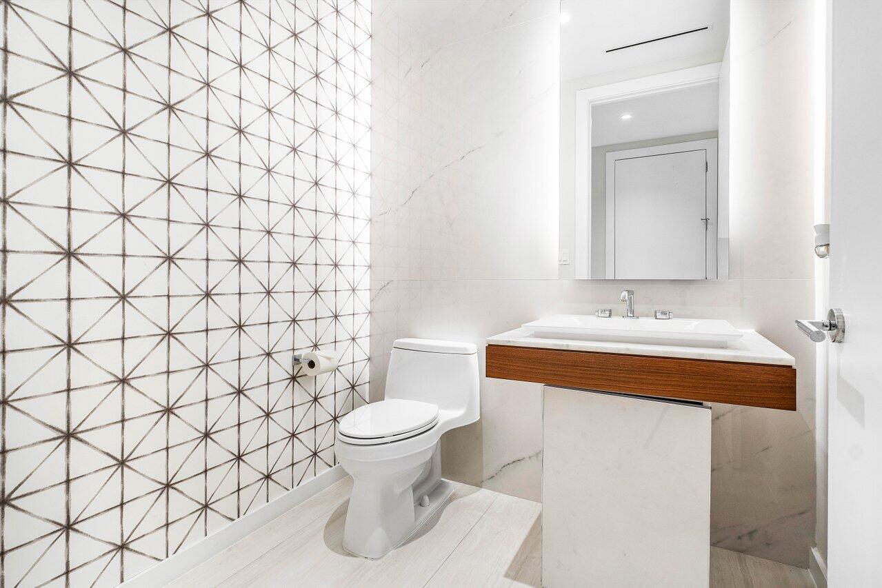 200 Southeast Mizner Boulevard, Unit 514 Boca Raton, FL 33432 - Photo 23 of 74 Powder Room