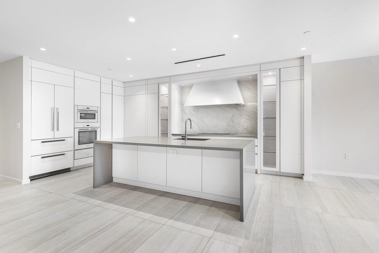 200 Southeast Mizner Boulevard, Unit 514 Boca Raton, FL 33432 - Photo 3 of 74 Kitchen