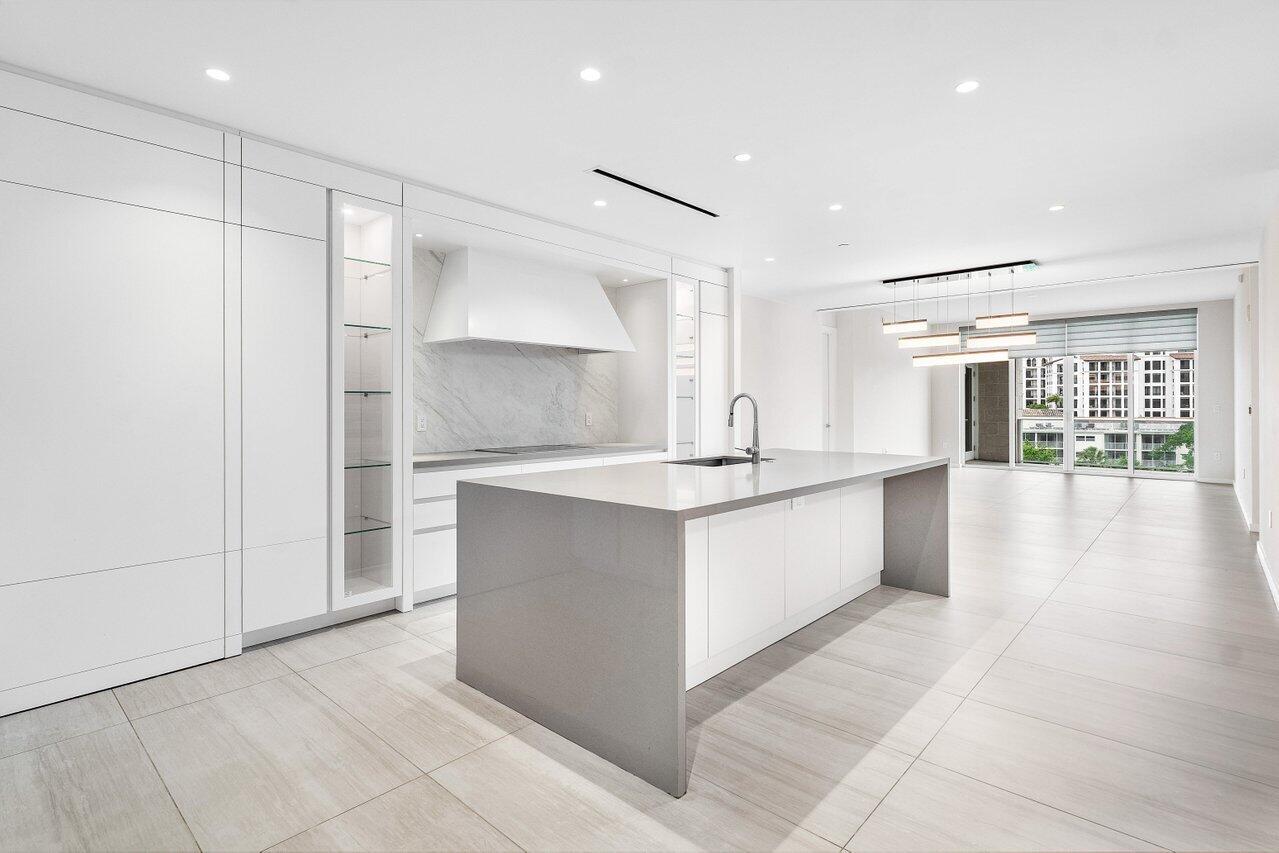 200 Southeast Mizner Boulevard, Unit 514 Boca Raton, FL 33432 - Photo 6 of 74 Kitchen
