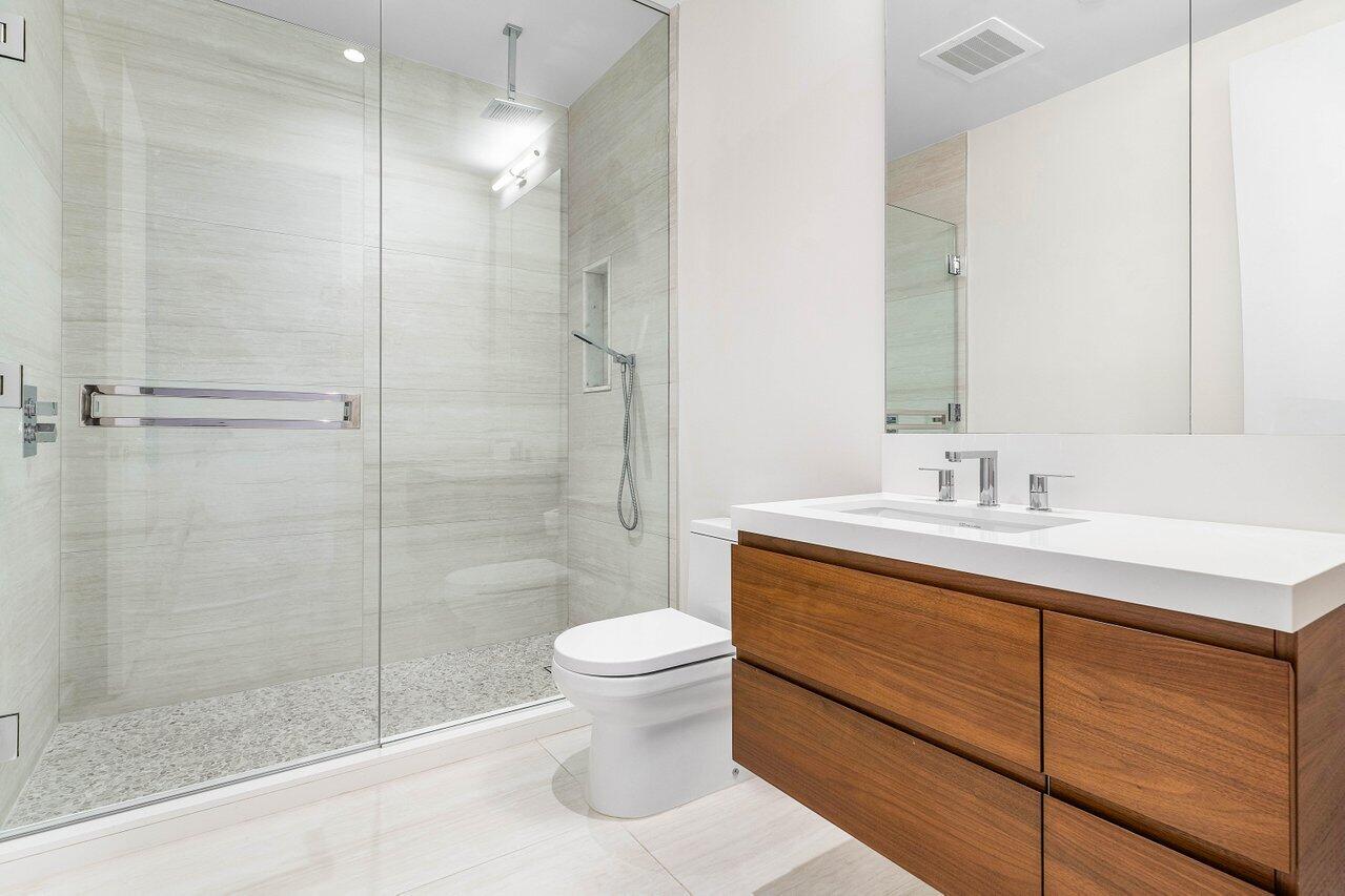 200 Southeast Mizner Boulevard, Unit 514 Boca Raton, FL 33432 - Photo 7 of 74 Den Bathroom