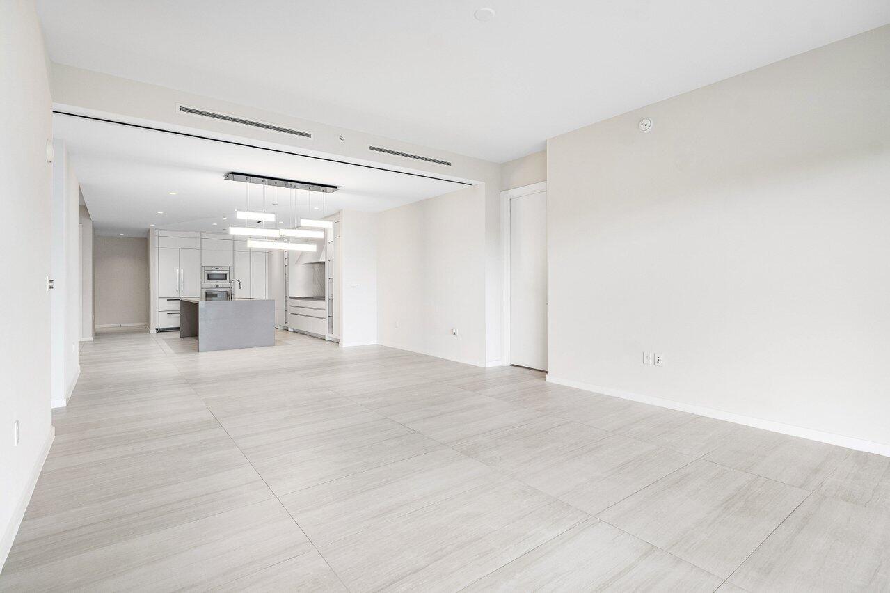 200 Southeast Mizner Boulevard, Unit 514 Boca Raton, FL 33432 - Photo 10 of 74 Living Area