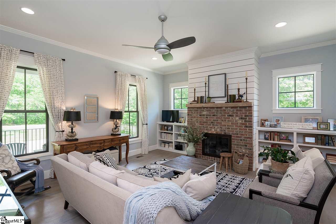 469 North Barton Road Travelers Rest, SC 29690 - Photo 4 of 26 Gallery Image 4