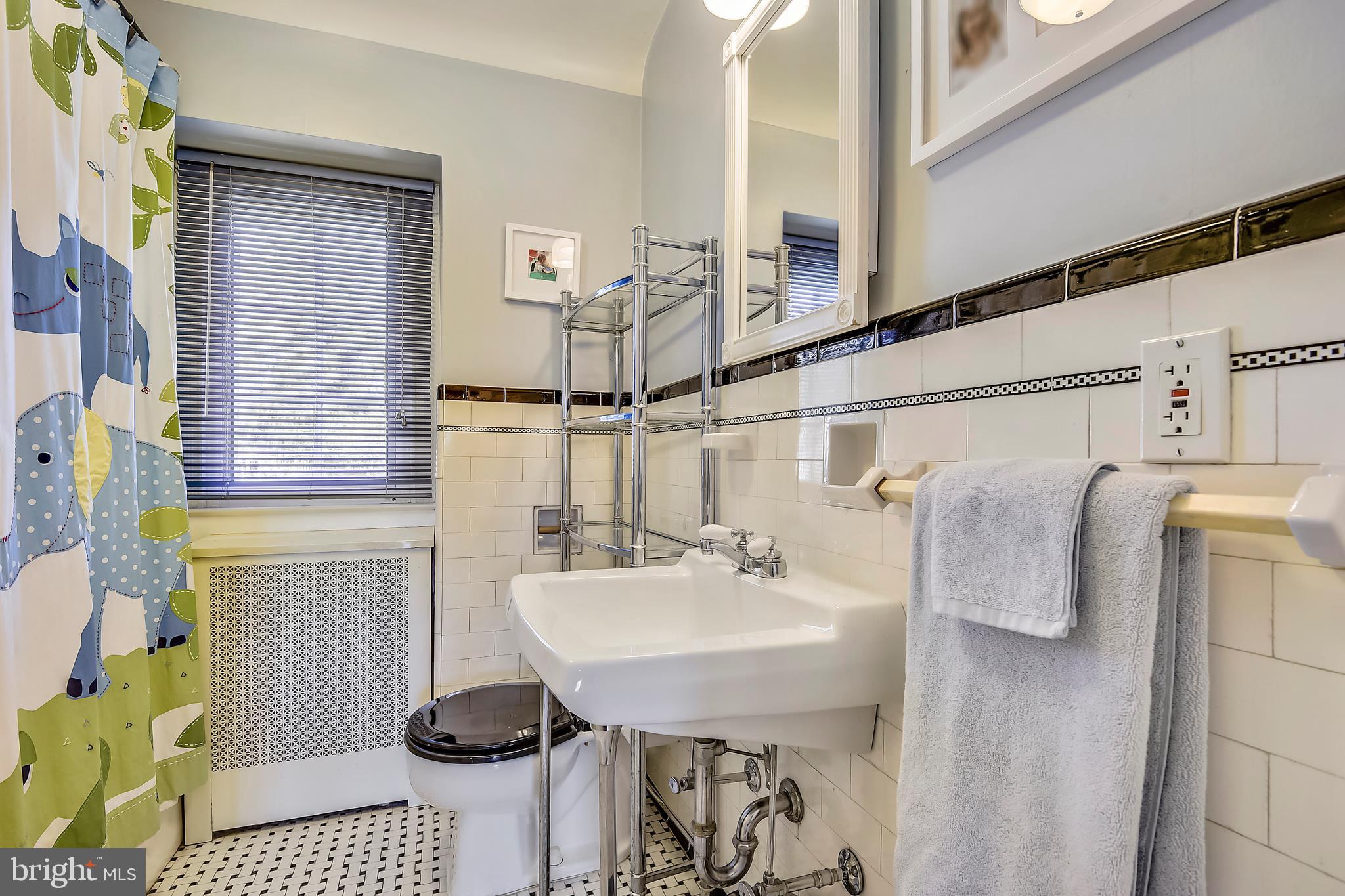 309 Tunbridge Road Baltimore, MD 21212 - Photo 23 of 40 Hall Bath on Upper Level 1