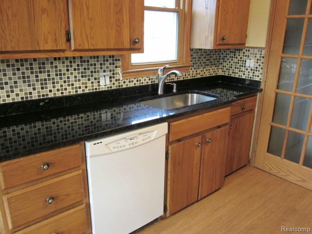 1490 Dorothea Road Berkley, MI 48072 - Photo 4 of 24 UPDATED KITCHEN, VIEW #3.